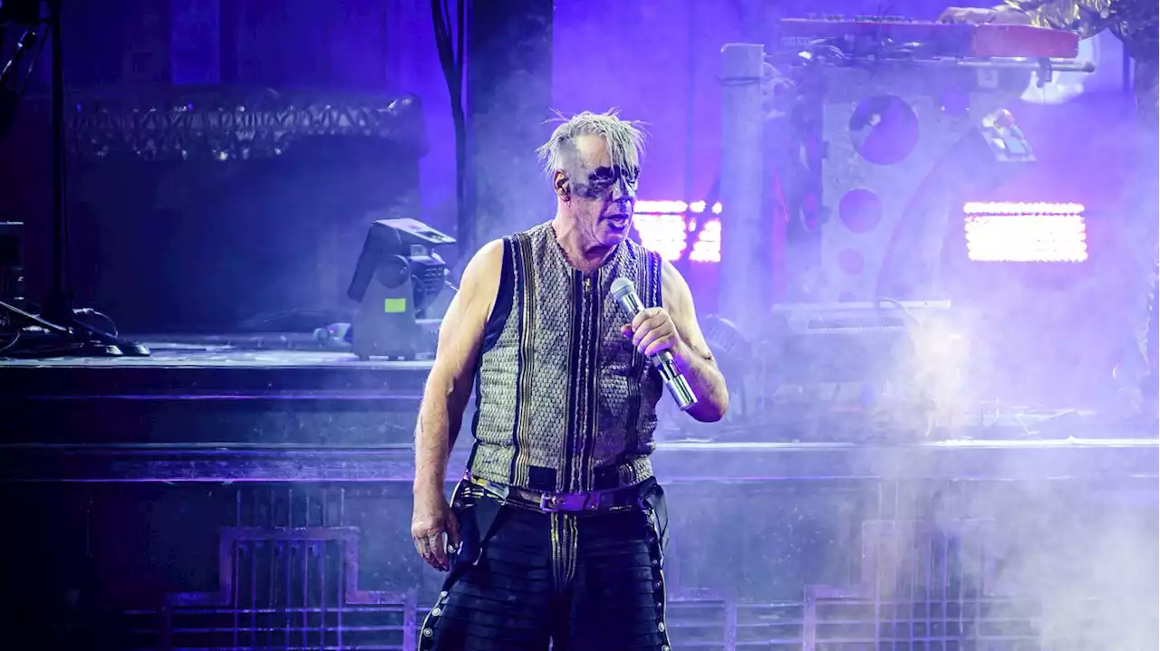 „Bösen Zungen glaubt man nicht“: Rammstein-Sänger Lindemann teilt bei Berliner Abschlusskonzert aus