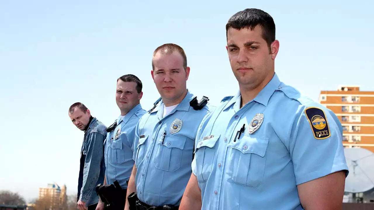 Persuasive Jumper Talks Entire Police Force Up Onto Ledge