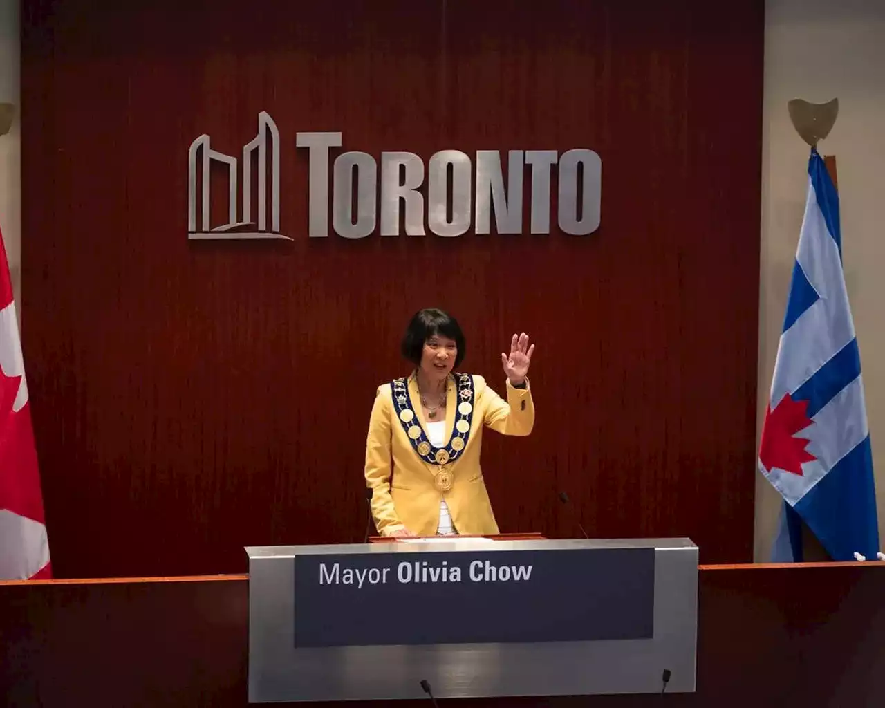 Refugee shelter crisis first item at Chow’s first council meeting as Toronto mayor