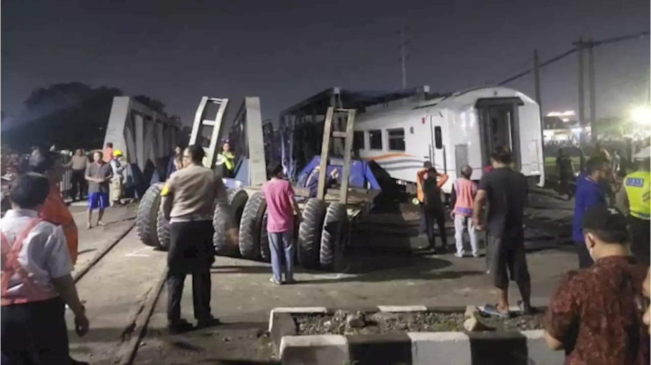 Pasca KA Brantas Tabrak Truk, Kereta Api Sudah Bisa Melintas di Madukoro Semarang Pagi Hari Ini