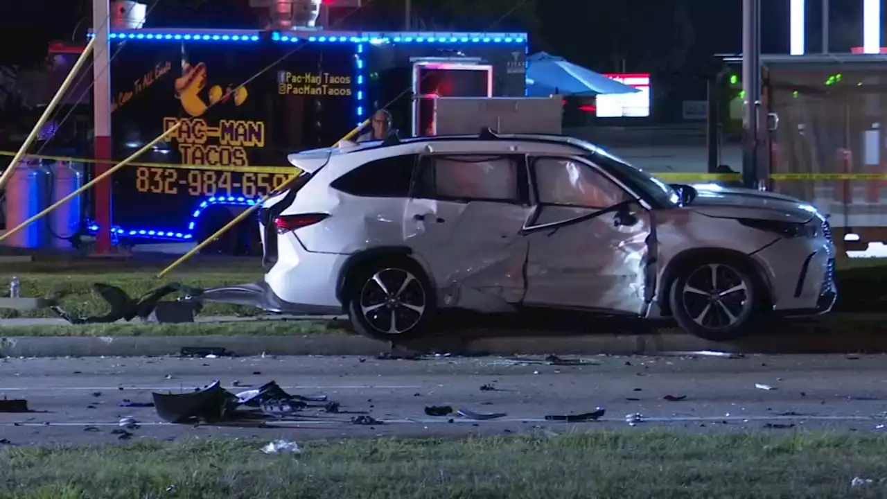 5 children, 6 adults involved in 3-vehicle wreck in northwest Harris County, deputies say