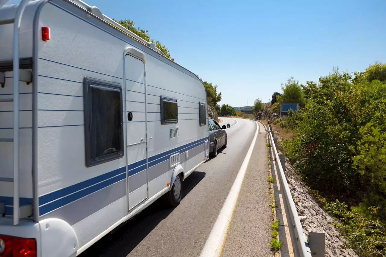 Vacances : faut-il souscrire une assurance pour sa caravane ?