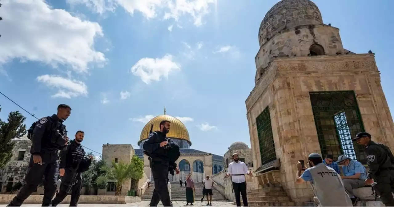 الاحتلال يعيق دخول المصلين للمسجد الأقصى بالتزامن مع اقتحام المستوطنين - عربي21