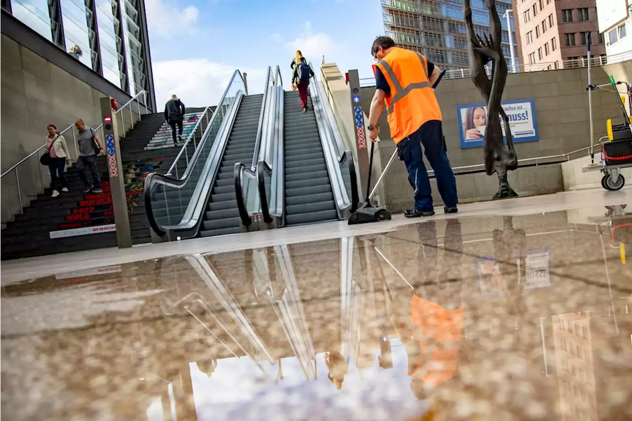 Reinigungskräfte am Potsdamer Platz: „Sie sollen sich nicht durch die obere Stadt bewegen“