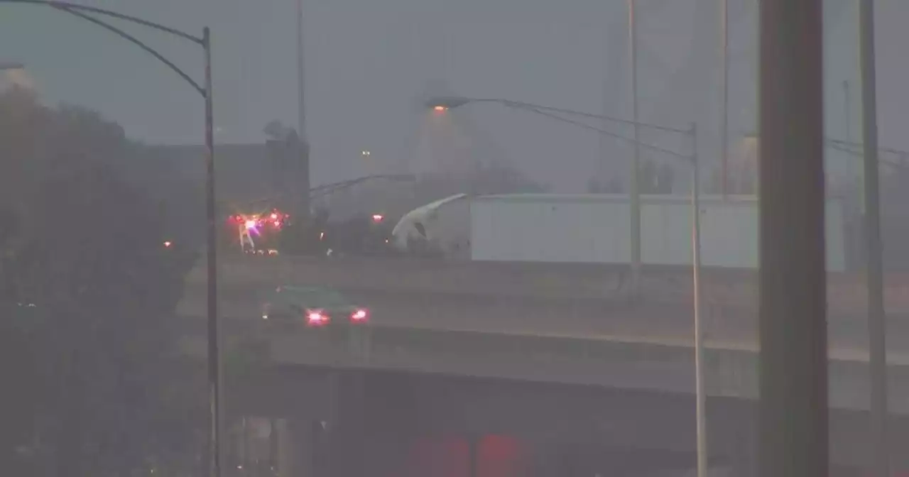 Semi-truck crashes on northbound Dan Ryan Expressway near Chinatown feeder ramp