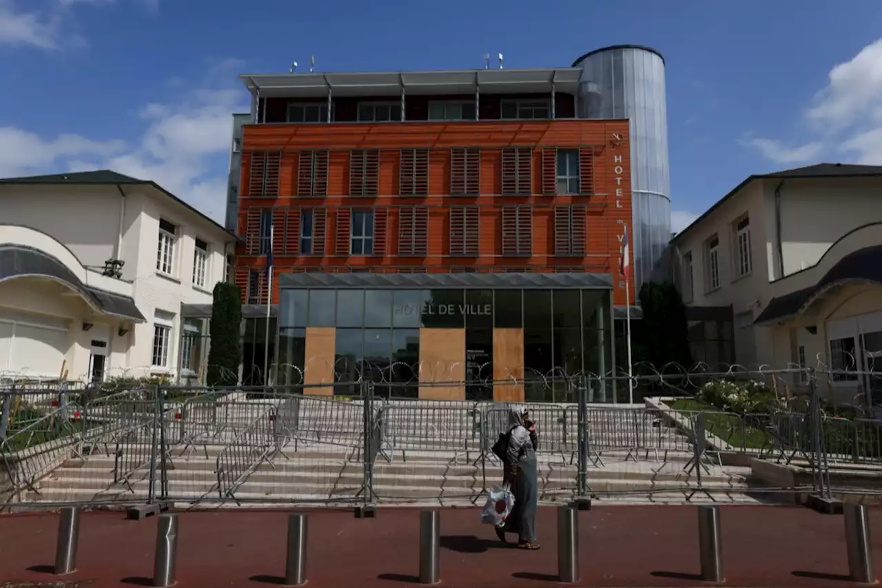 Elus agressés pendant les émeutes : appel au rassemblement devant les mairies de France ce lundi