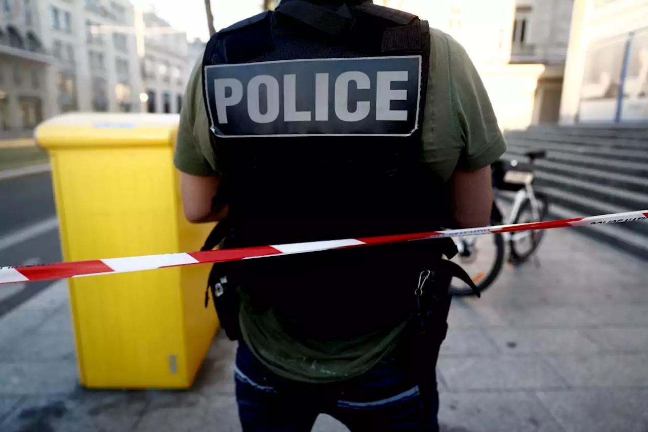 Emeutes en France : un policier retrouve une balle dans son gilet pare-balle à Nîmes, une enquête ouverte