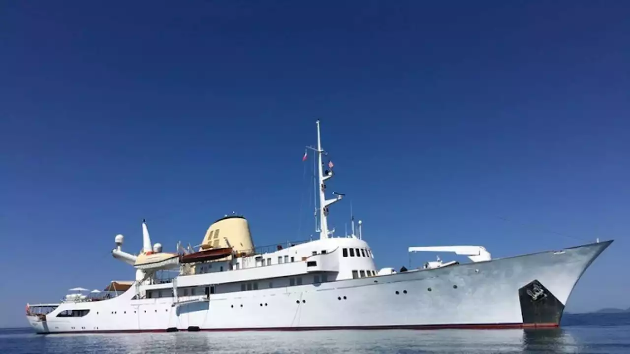 Il leggendario yacht di Aristotele Onassis attracca a Castellammare di Stabia