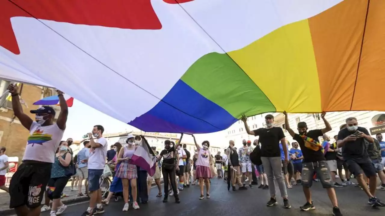 Lazio Pride, gli organizzatori alla sindaca di Latina Celentano: «Mai chiesto di violare le leggi»