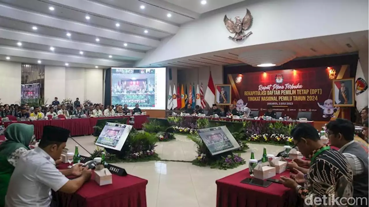 Momen KPU Gelar Pleno Rekapitulasi DPT Pemilu 2024