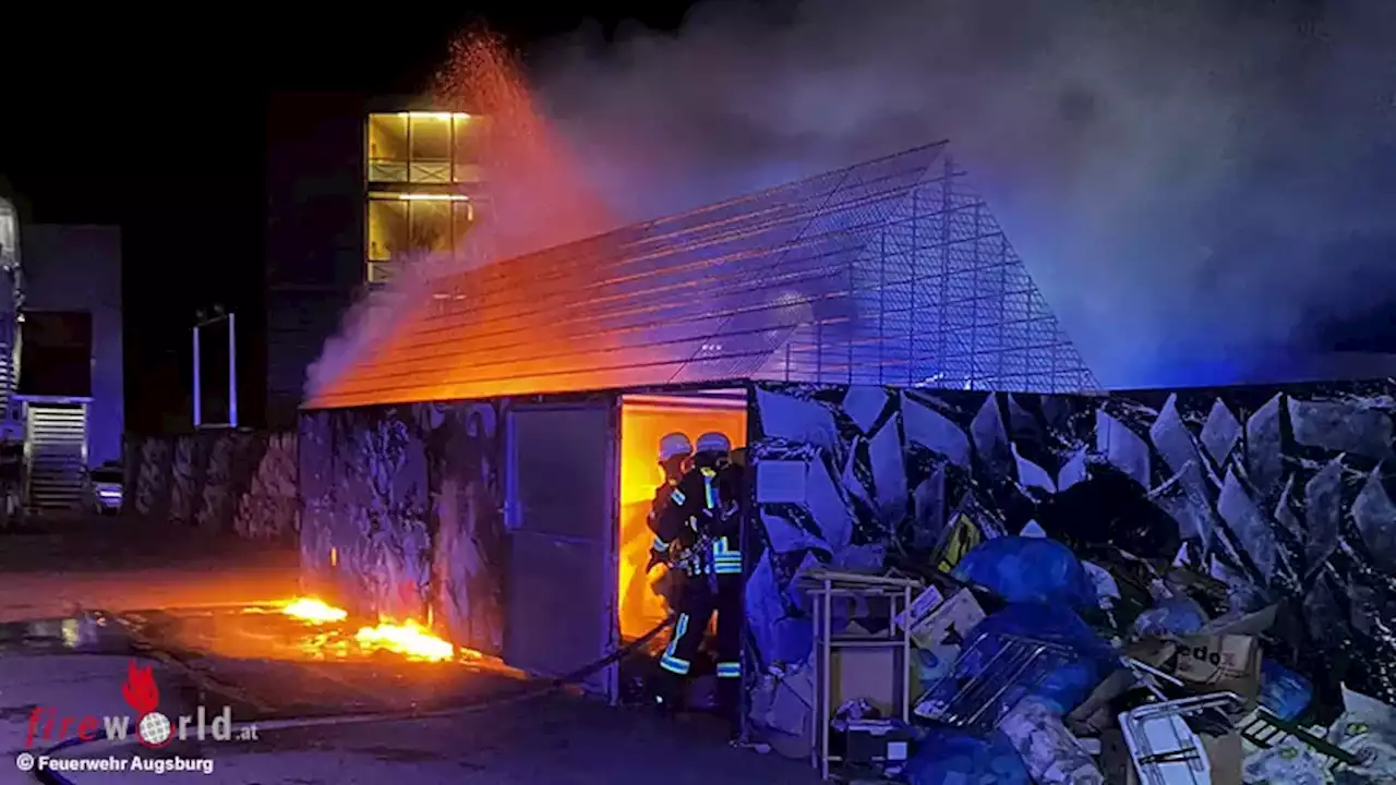 Bayern: Brennende Wertstofflagerstelle in Augsburg