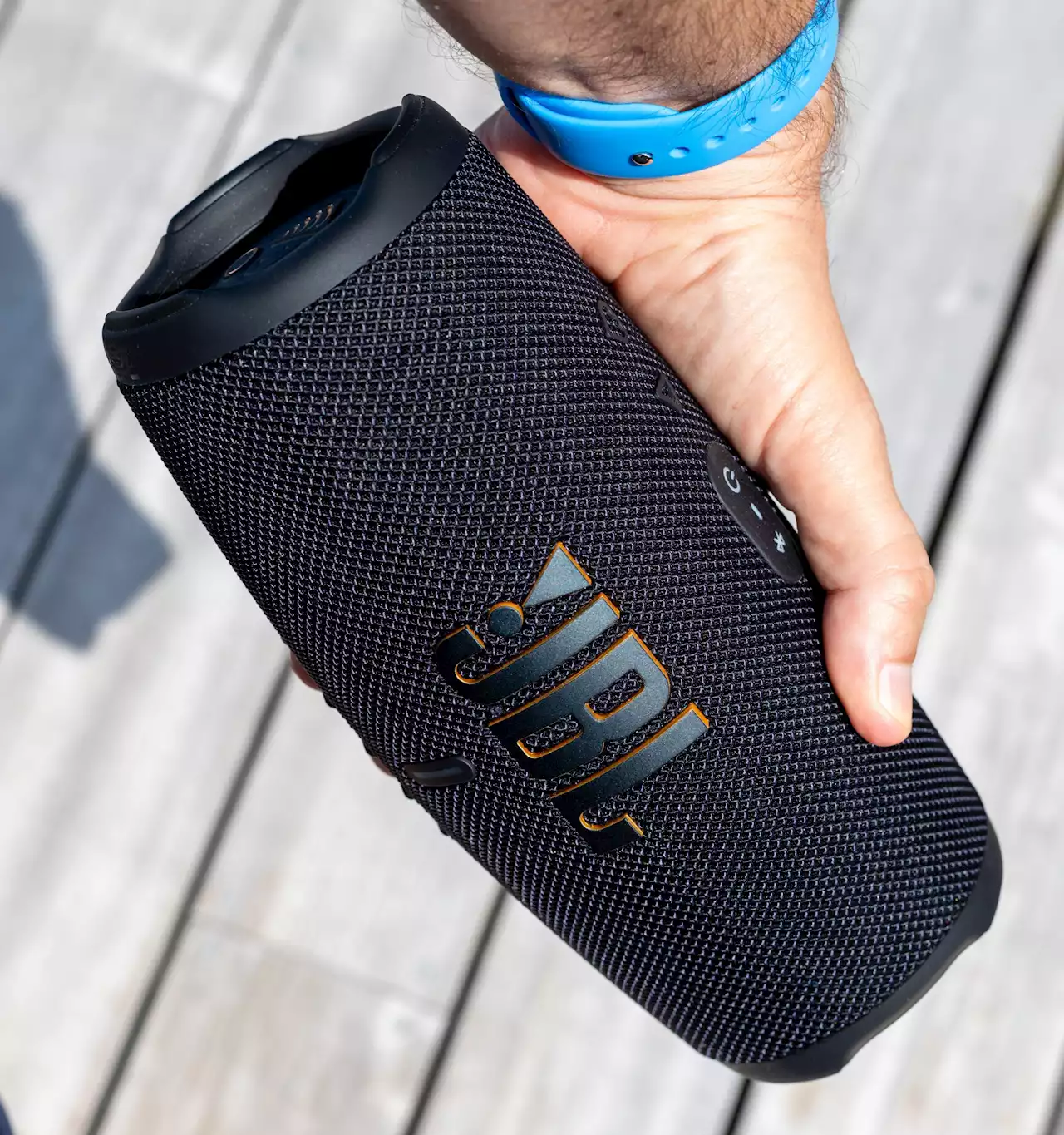 Test de la JBL Charge 5 Wi-Fi : un nouveau son et des fonctions multiroom