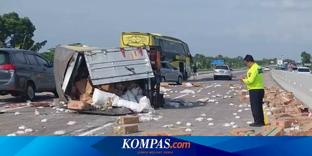 Bus Tabrak Truk Boks di Tol Pejagan-Pemalang, Satu Orang Tewas