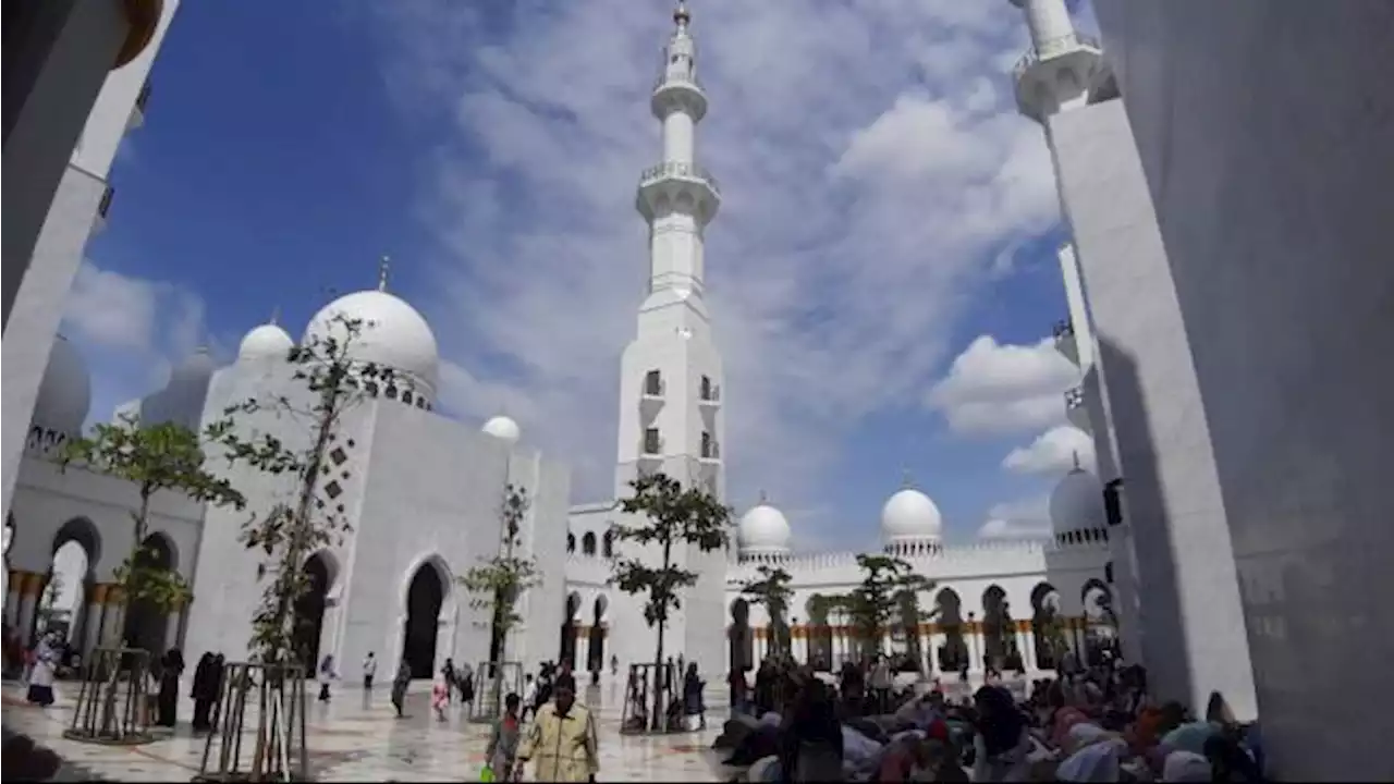 Libur Panjang Iduladha, Masjid Sheikh Zayed Solo Dikunjungi hingga 50 Ribu Orang