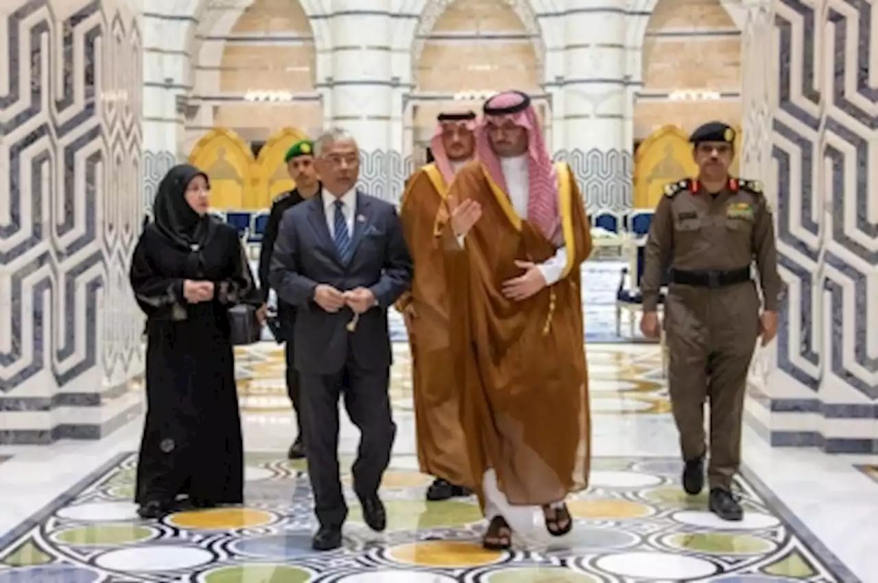 King, Queen arrive home from Saudi Arabia after Haj pilgrimage