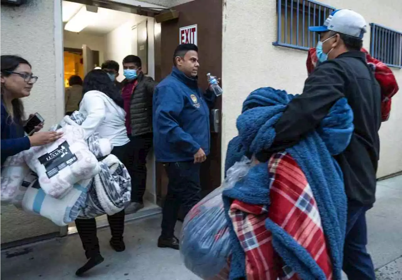 2nd bus carrying asylum seekers from Texas arrives in Los Angeles