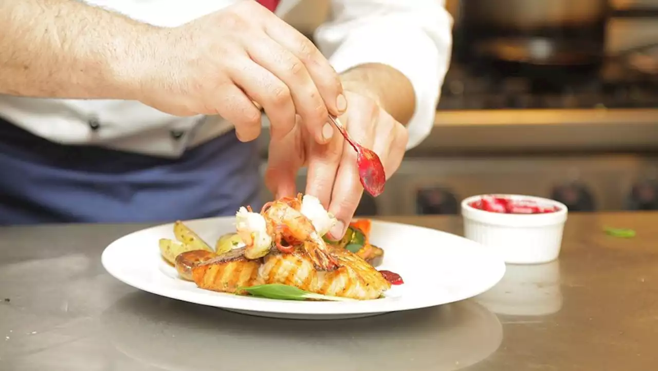 Filtres, étoiles, 'local guides'... comment trouver de bons restaurants sur Google Maps pendant vos vacances d'été ?