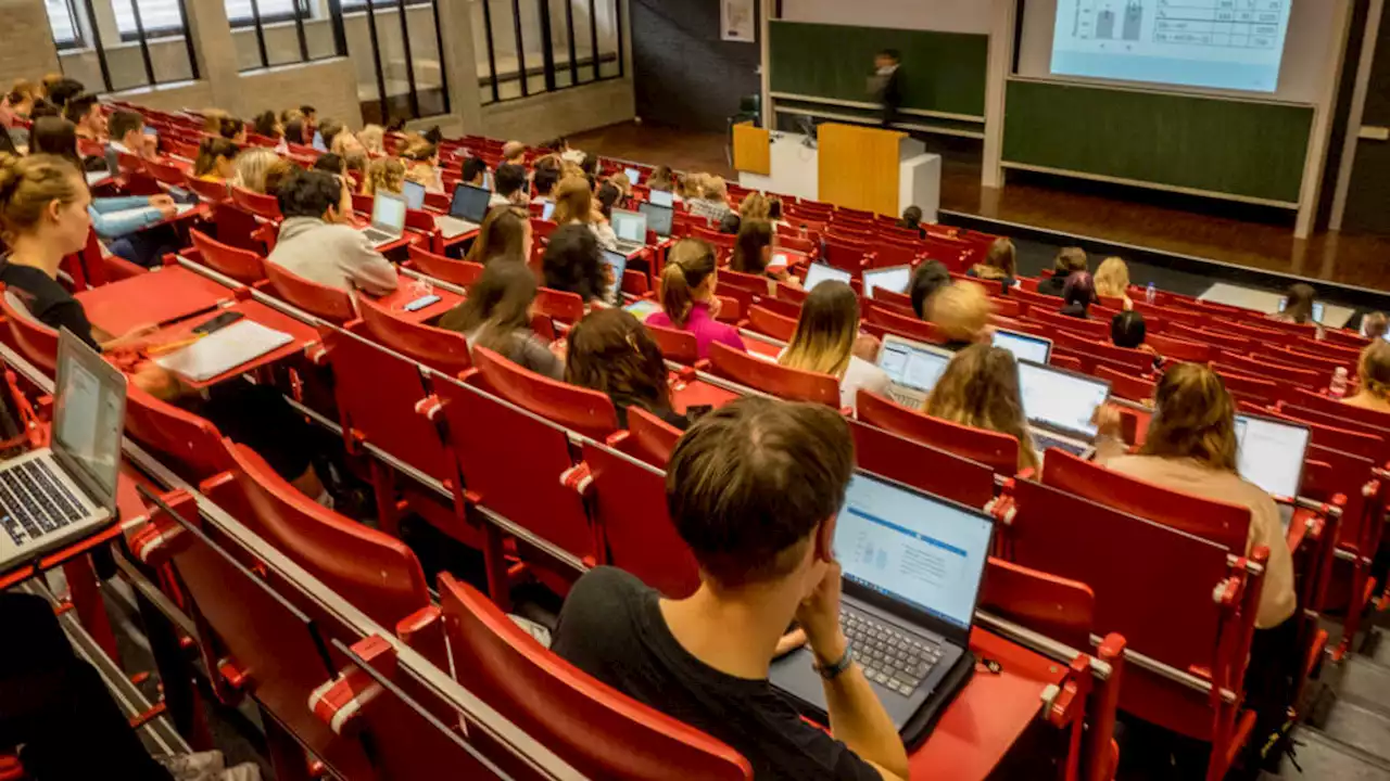 Examencommissies universiteiten zuchten onder stijgend aantal studenten dat aanklopt