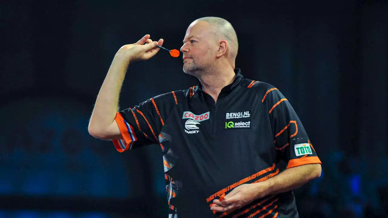 Van Barneveld wint thriller en is kwartfinalist na eerdere stunt tegen Van Gerwen