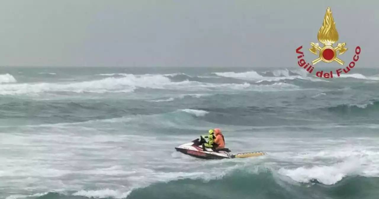 Doppia tragedia nel Pisano: due persone annegano a causa del mare mosso