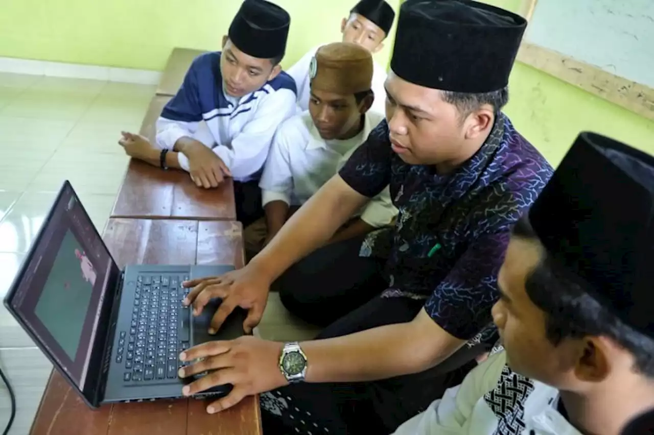 Tingkatkan Skill, Santri Ganjar Pelatihan Desain Grafis di Ponpes OKI