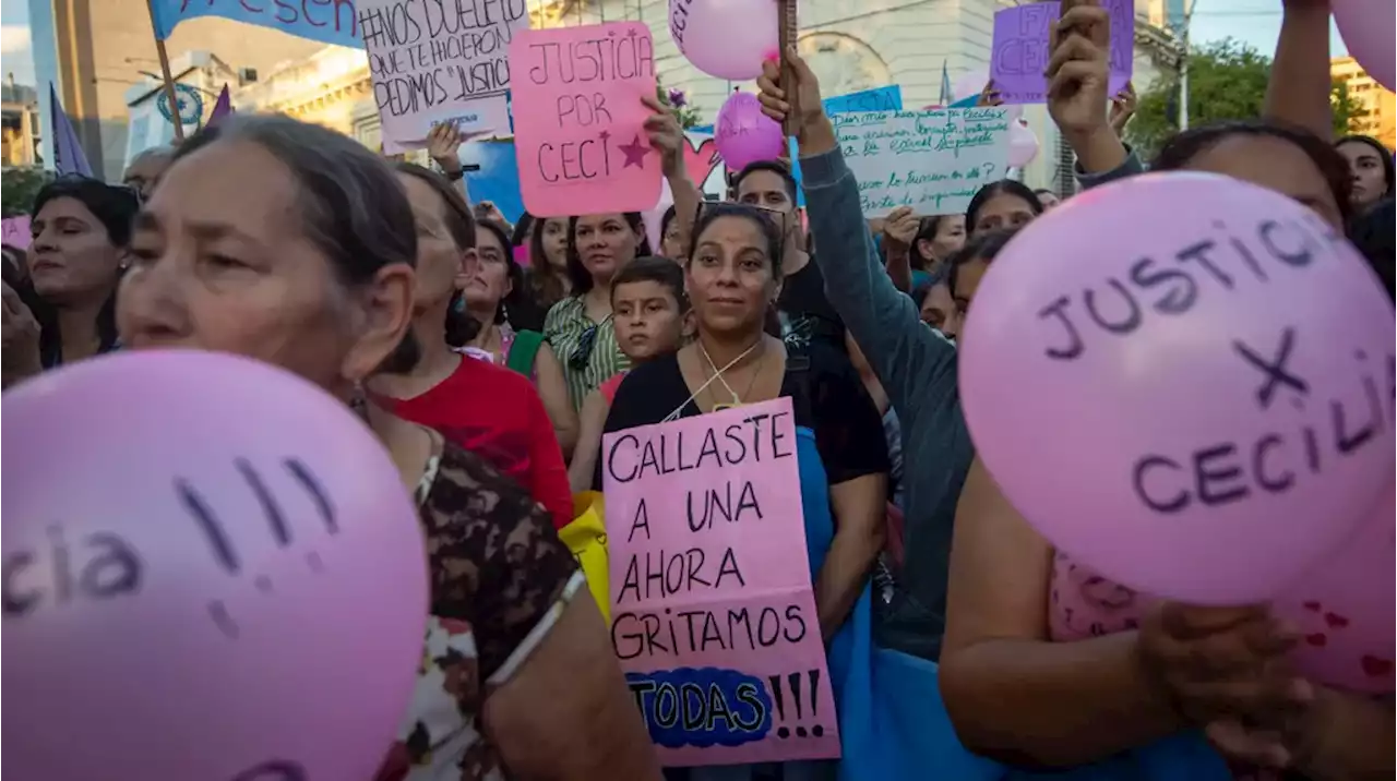 Marcha por Cecilia: a un mes de su desaparición, visten de rosa el puente que une Chaco y Corrientes