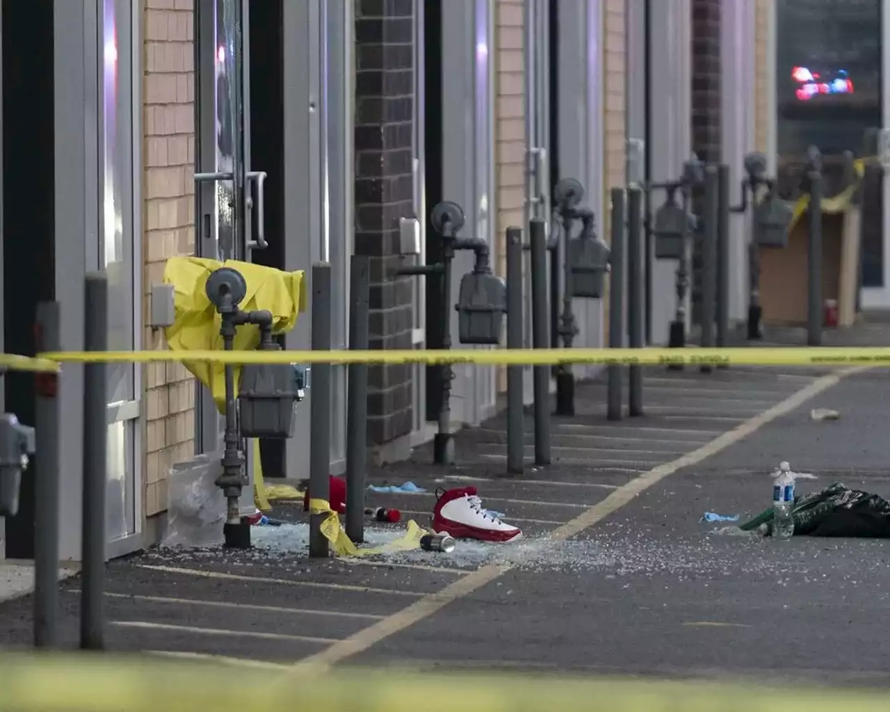 Four injured, some in life-threatening condition after shooting in Mississauga, Ont.