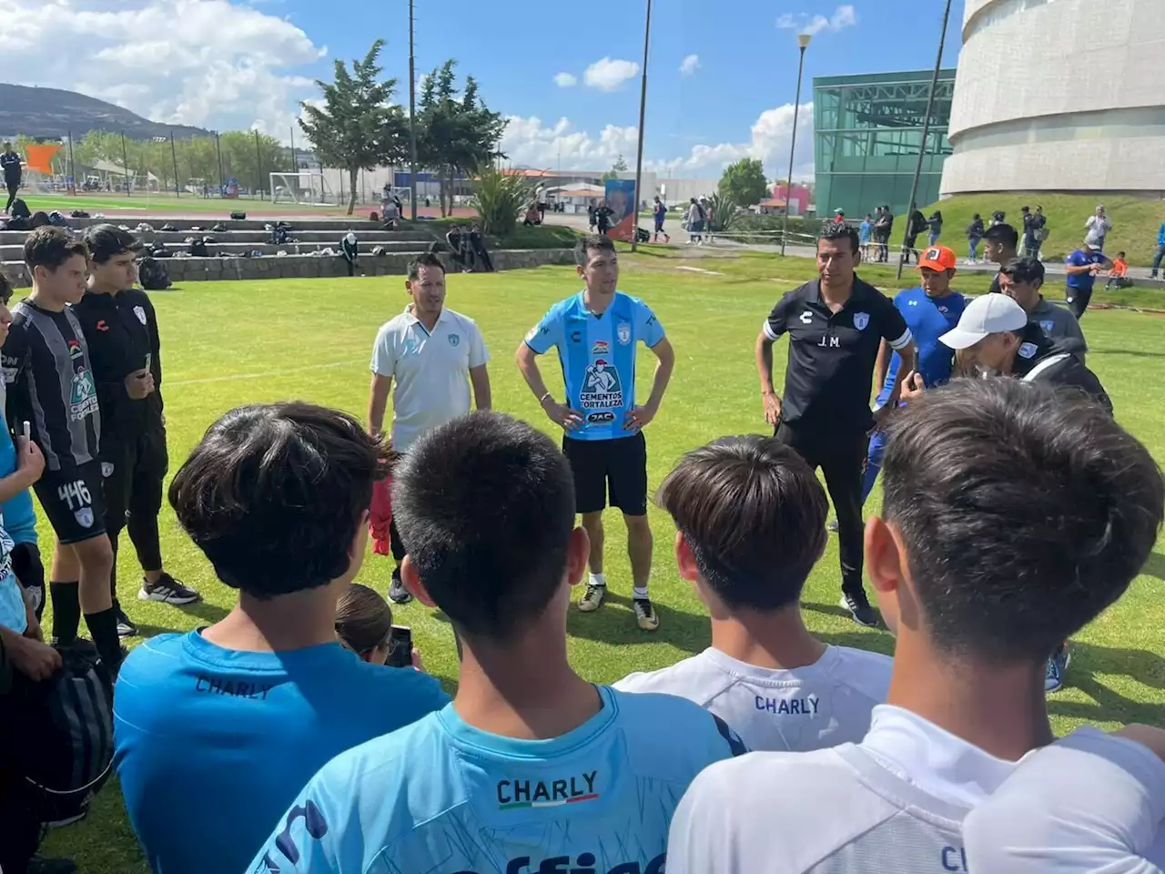 'Chucky' Lozano regresa al Pachuca en medio de la incertidumbre con su futuro