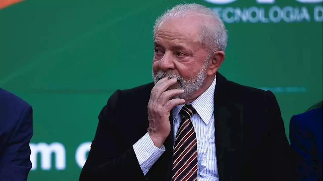 Com desconforto na perna, Lula falta à festa do PT por recomendação médica