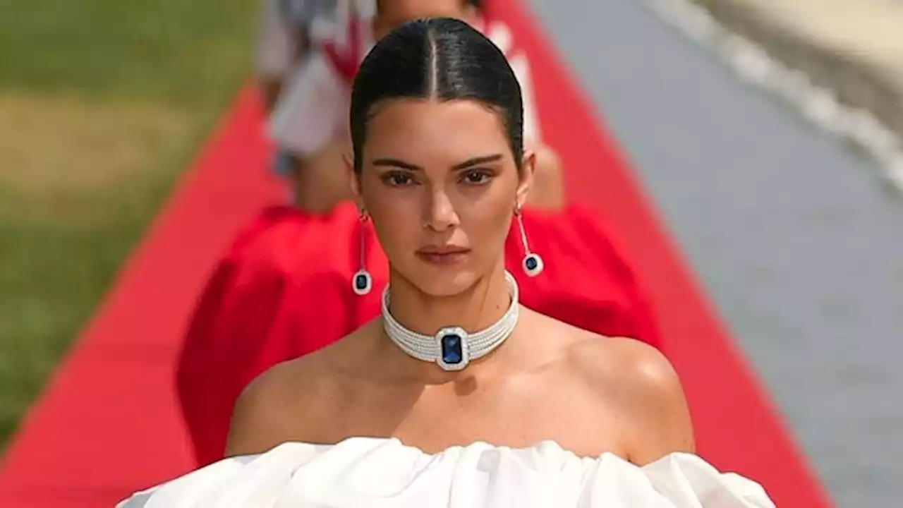 Jacquemus relance cette tendance controversée des années 2000 pour son défilé à Versailles