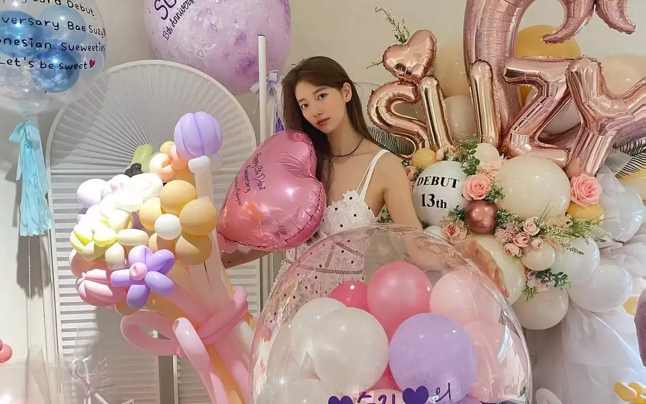 Suzy Tampil Sumringah Rayakan 13 Tahun Debut Anniv, Visual Tak Lekang Waktu Tuai Pujian