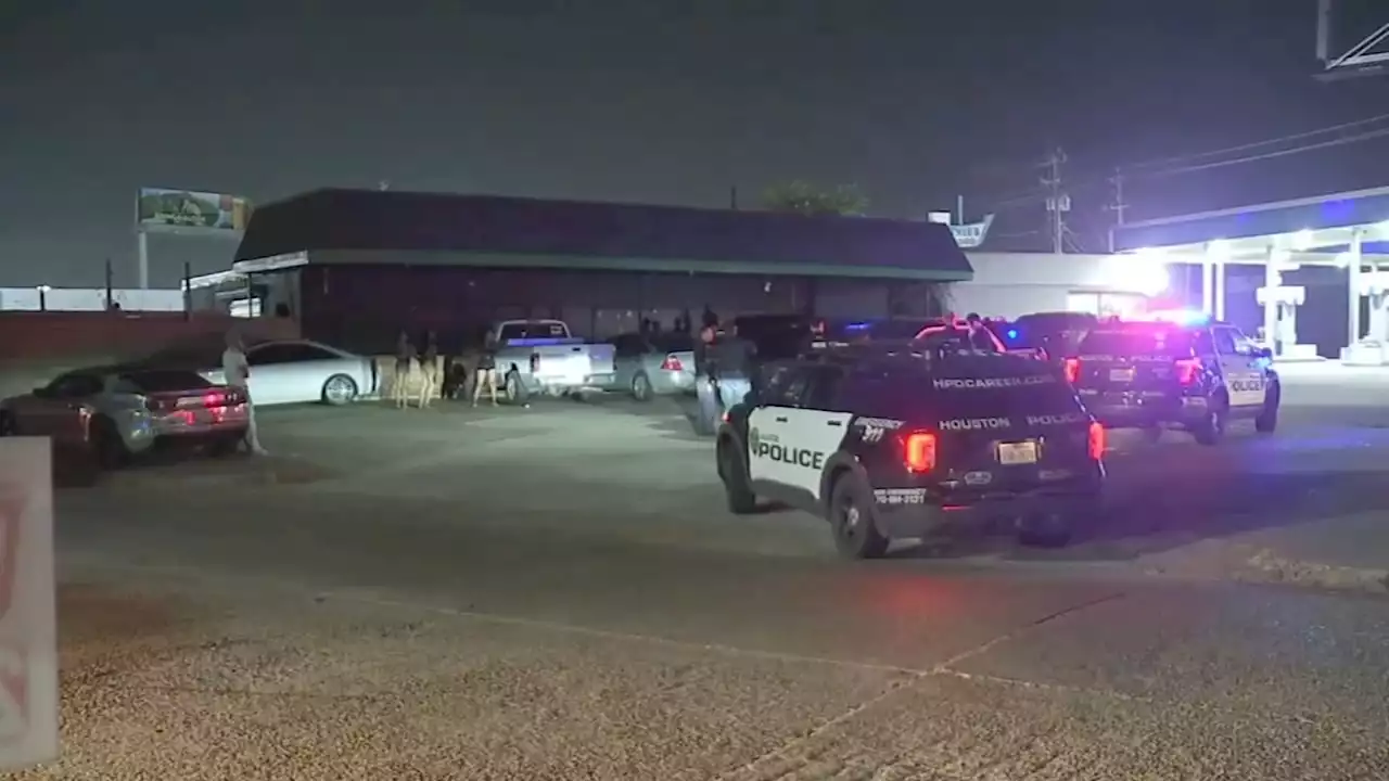 Uber driver shot by suspected car burglar who was being confronted outside SE Houston club, HPD says