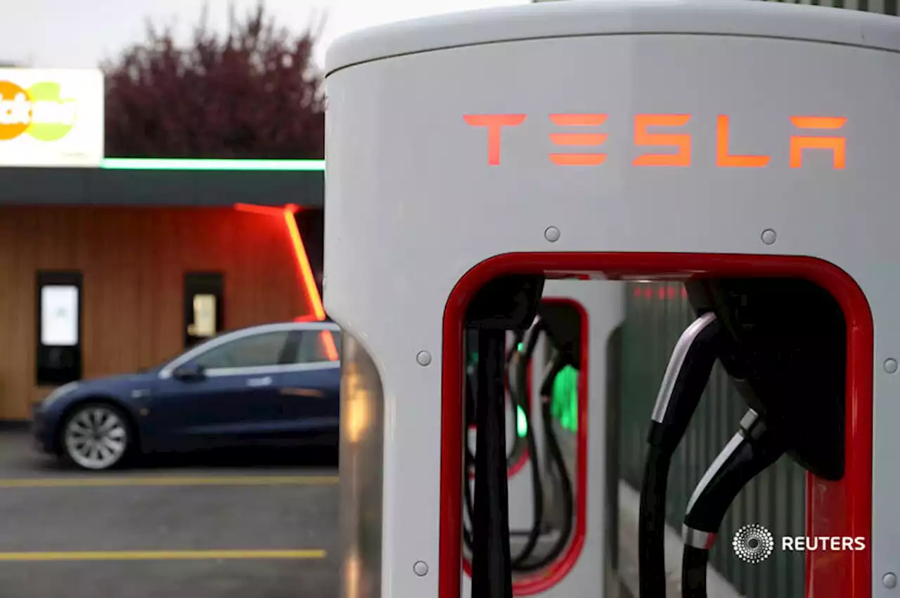 Tesla’s new burden: shouldering the market