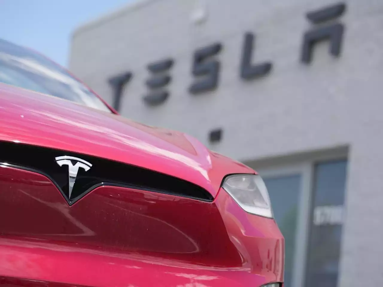 Tesla's Q2 income jumps 20%, although shares stayed flat amid concerns about profits