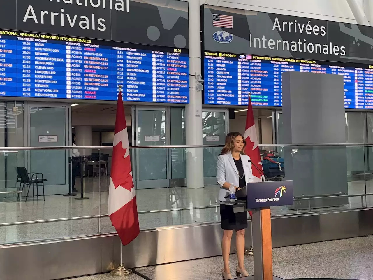 Camera operator quietly rips Pearson Airport during press conference