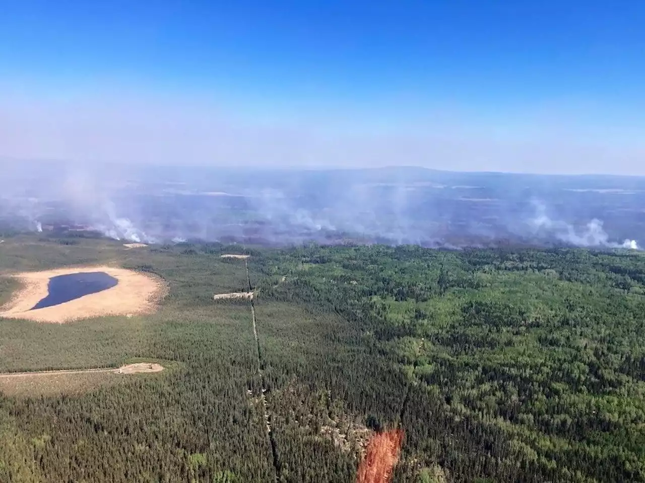 Pilot dead after helicopter crashes in northwestern Alberta during firefighting operation