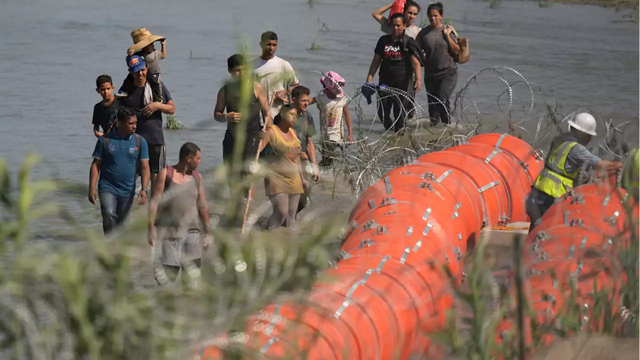 Controversial floating barriers in Rio Grande spark local protests and international legal disputes