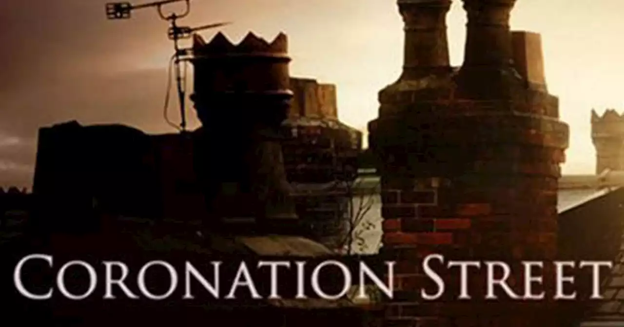 Corrie fans 'gutted' as couple split and soap icon leaves cobbles