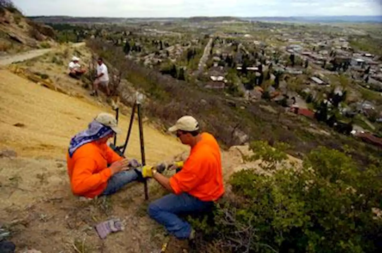 Man climbing in Rock Park in Castle Rock dies in a fall