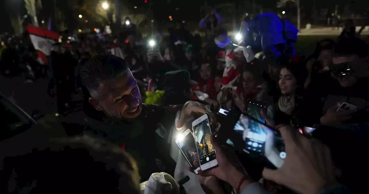 Locura por River en Mendoza: el enorme recibimiento de los hinchas al equipo de Demichelis