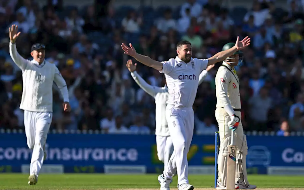 Woakes takes five as Australia all out for 317 in fourth Test