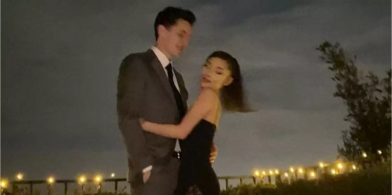 Ariana Grande Removes Wedding Photos with Dalton Gomez After Split News