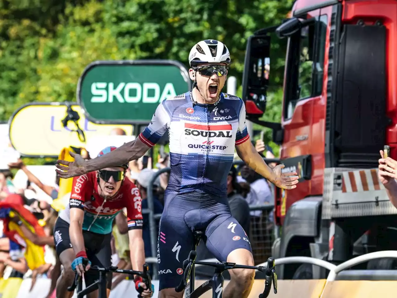 Tour, fuga d’altri tempi da 185 km. Philipsen beffato, in volata vince Asgreen