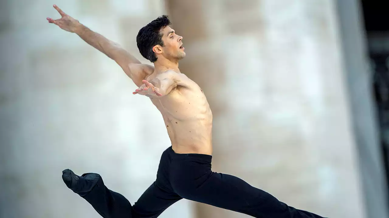 Roberto Bolle incanta all’Arena di Verona: è di nuovo magia - iO Donna