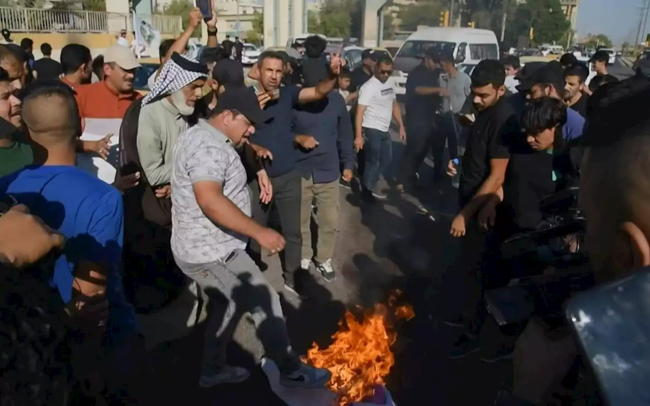 Embaixada sueca no Iraque é incendiada durante manifestação | Mundo e Ciência | O Dia