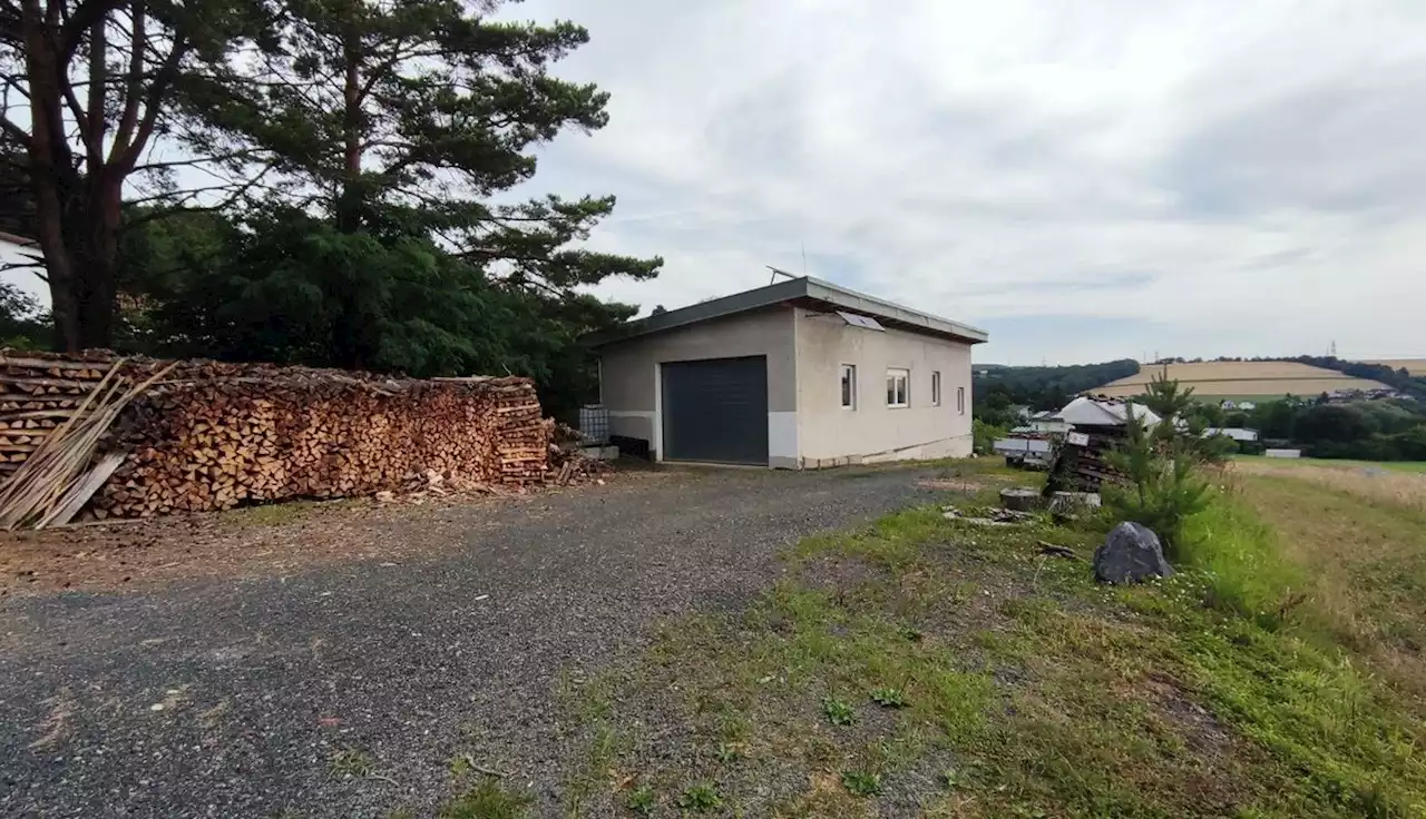 Ein Holzstadel aus Stahlbeton spaltet Kobersdorf