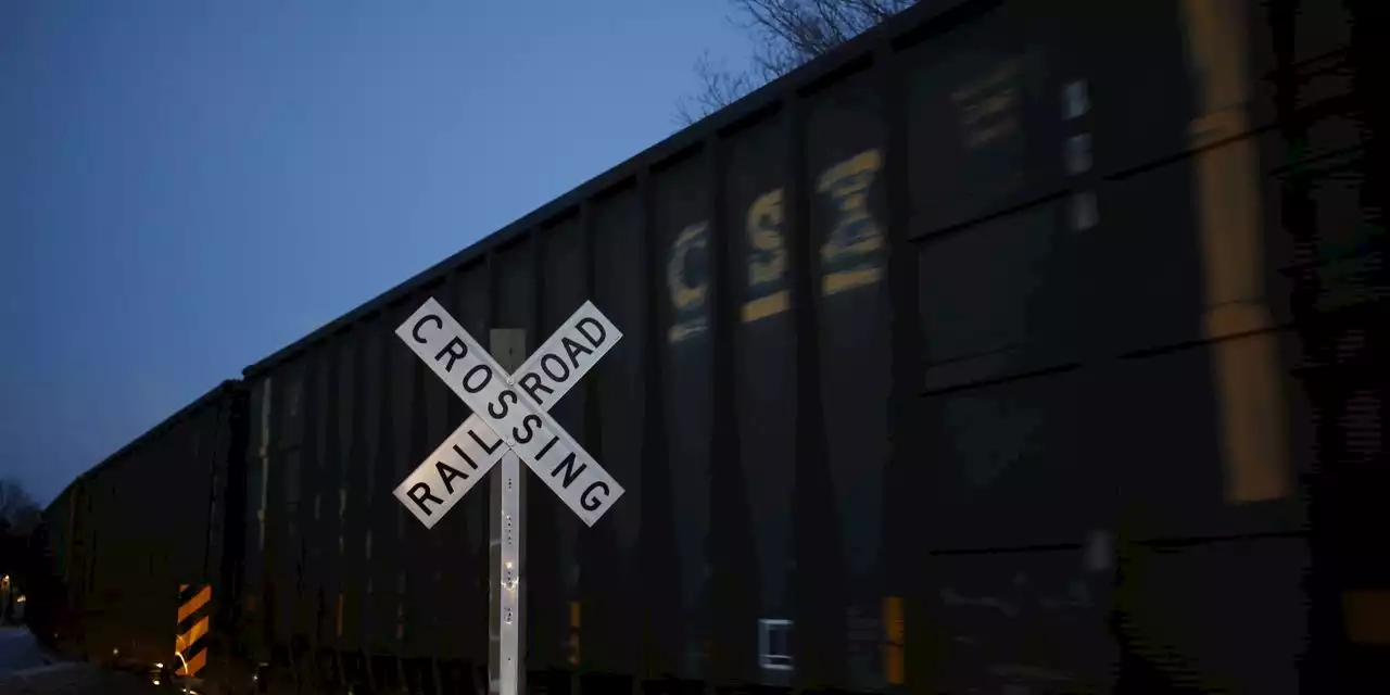 CSX shares drop as falling coal, fuel prices hit sales