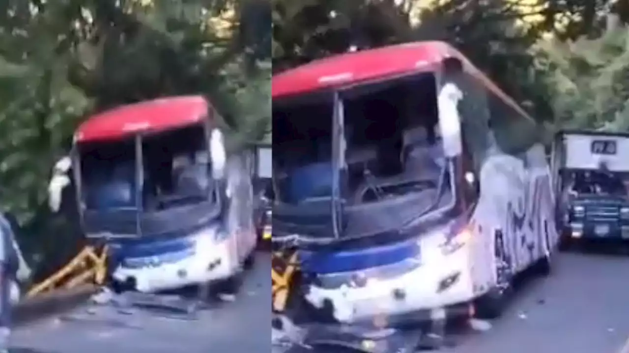 ‘Casi se va’: Un bus se accidentó en la autopista Medellín-Bogotá