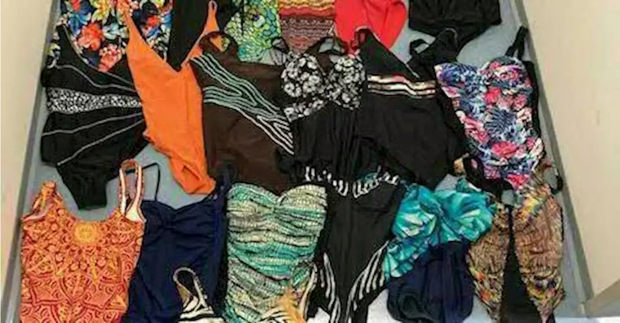 24-Jähriger stahl Bikinis und Unterwäsche aus Gärten