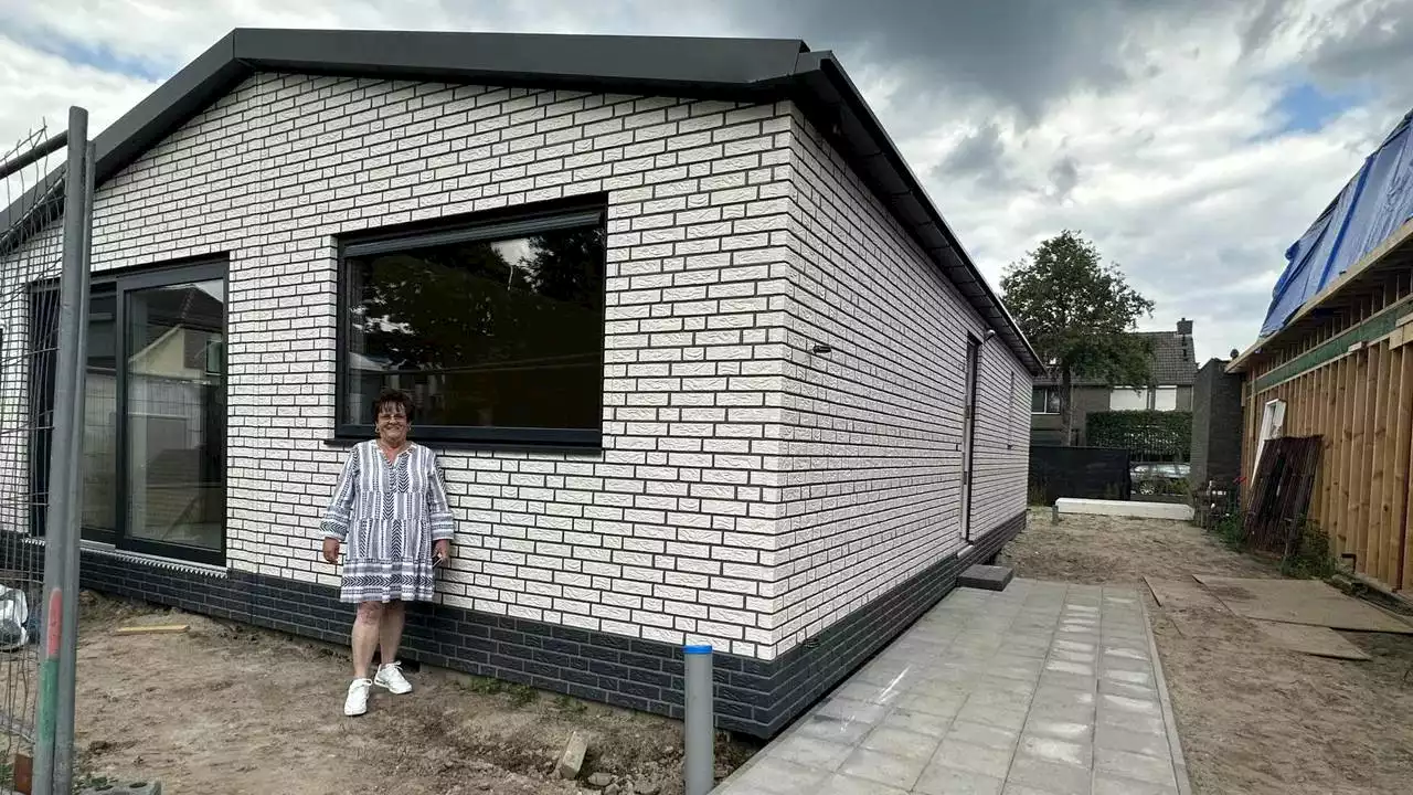 Yvon woont als enige op haar kamp in een elektrische woonwagen